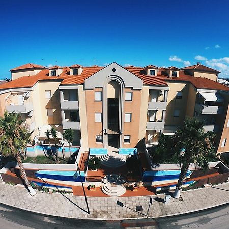 Aloha Park Hotel كامبومارينو المظهر الخارجي الصورة